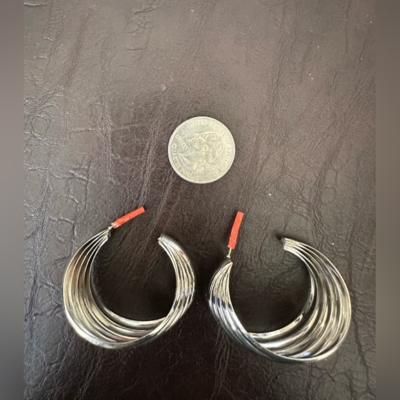Set of two swirl earrings, gold, and silver - Picture 12 of 14